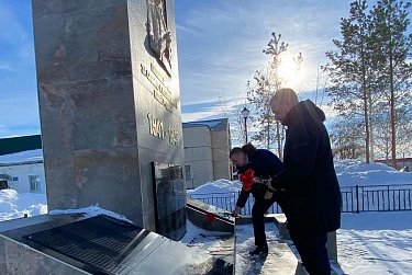 Депутаты поздравили ветеранов с Днем защитника Отечества